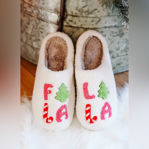 NEW FA LA LA Christmas SLIPPERS Size 40-41, 7.5/8 NEW 🎄💞🎄 - Picture 3 of 4